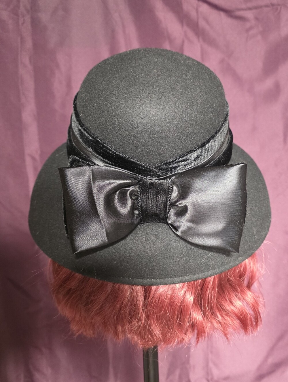Vintage 50s - 60s Classic Black Felt Bow Cloche Hat Like New Saks Fifth Avenue